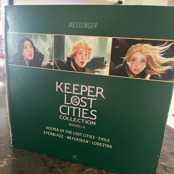 Keeper of the Lost Cities by Shannon Messengers Books 1-5 boxed set - Picture 2 of 3